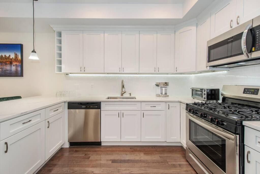 Stylish Chic Condo Nyc At Fingertips Норт Берген Екстериор снимка